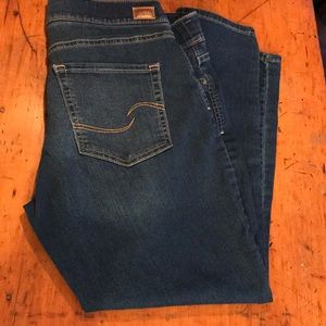 Levi’s pull on skinny jeans